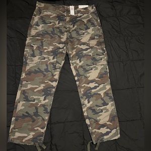 American Eagle camo cargo pants
